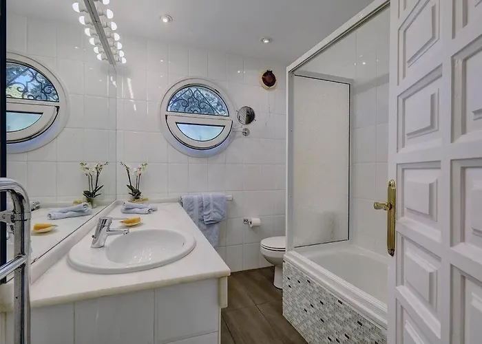 Andalusian Near The With Private Pool And Bbq Будинок відпочинку *