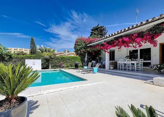 Будинок відпочинку Andalusian Near The With Private Pool And Bbq Естепона