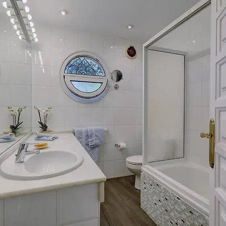 Andalusian Near The With Private Pool And Bbq בית נופש *